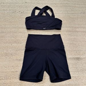Set Active biker shorts and bra set